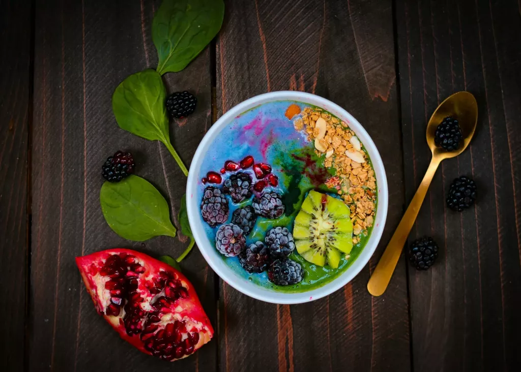 Smoothie bowl k snídani (Foto: Unsplash)